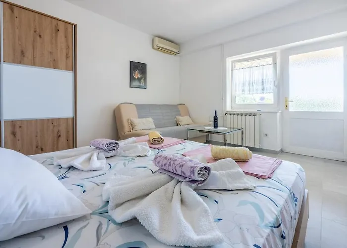 Azalea Apartament *