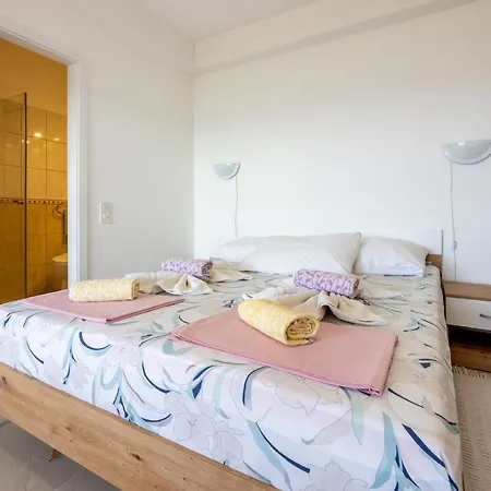 Azalea Apartment *