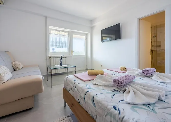 Azalea Apartment